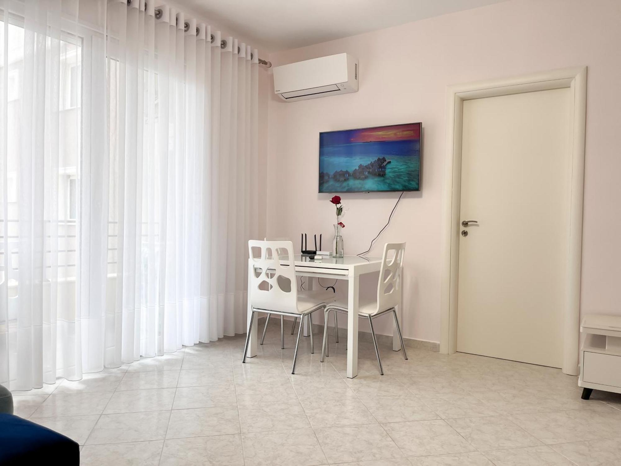 Beachfront With Hotel Facilities Вльора Екстер'єр фото